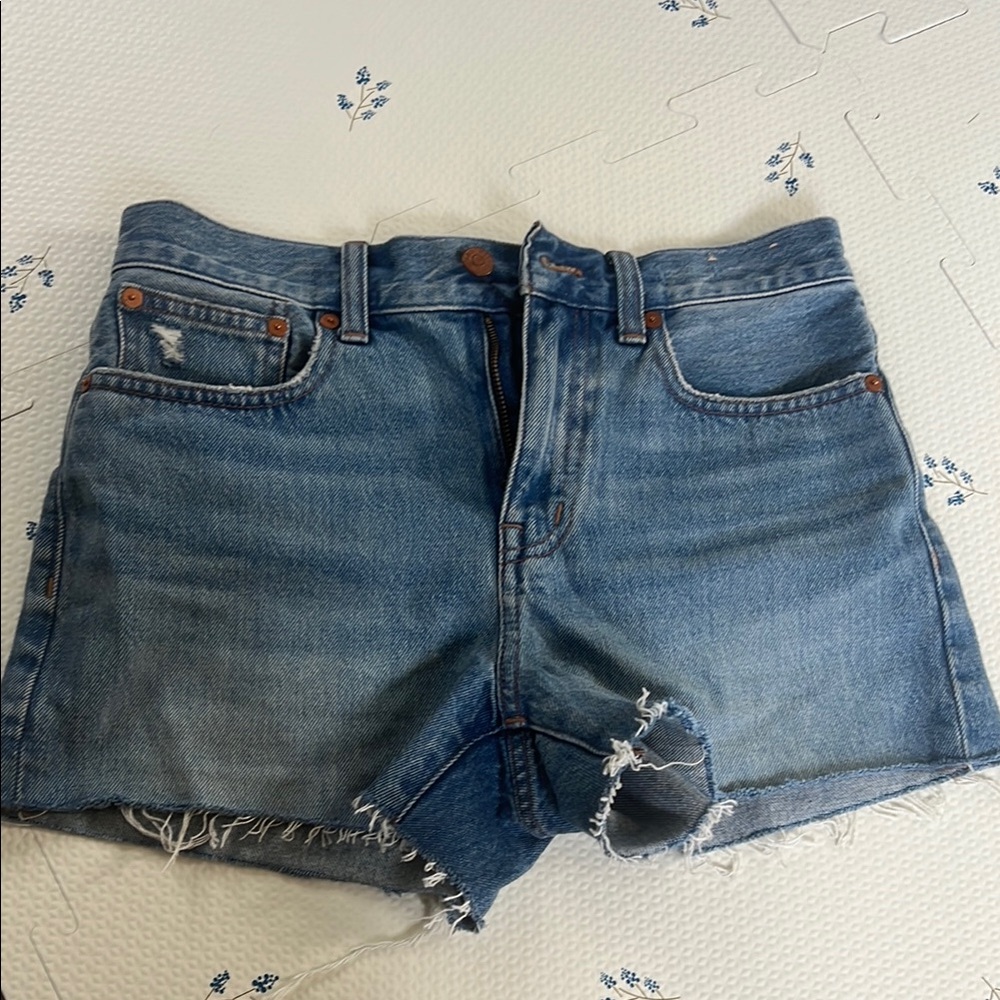 Madewell Women’s Relaxed Denim High-Rise Shorts in Kelton Wash: Raw-Hem Edition